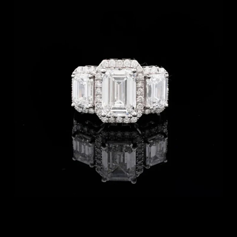 Romdoul Emerald Court Ring No. 00365, approved ARIYA catalog object.